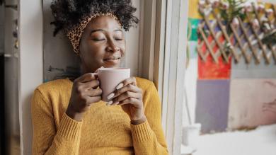 
		Woman enjoys morning tea with mindfulness
	